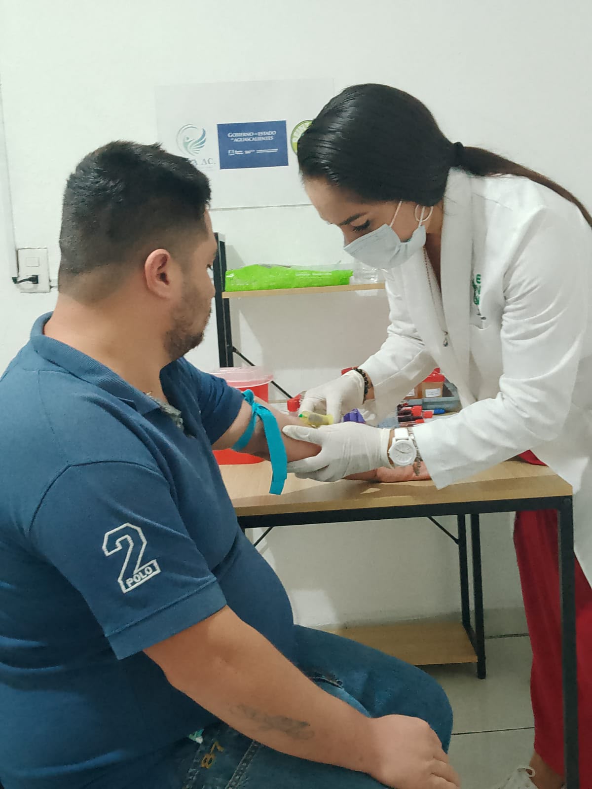 Atención médica y toma de muestras